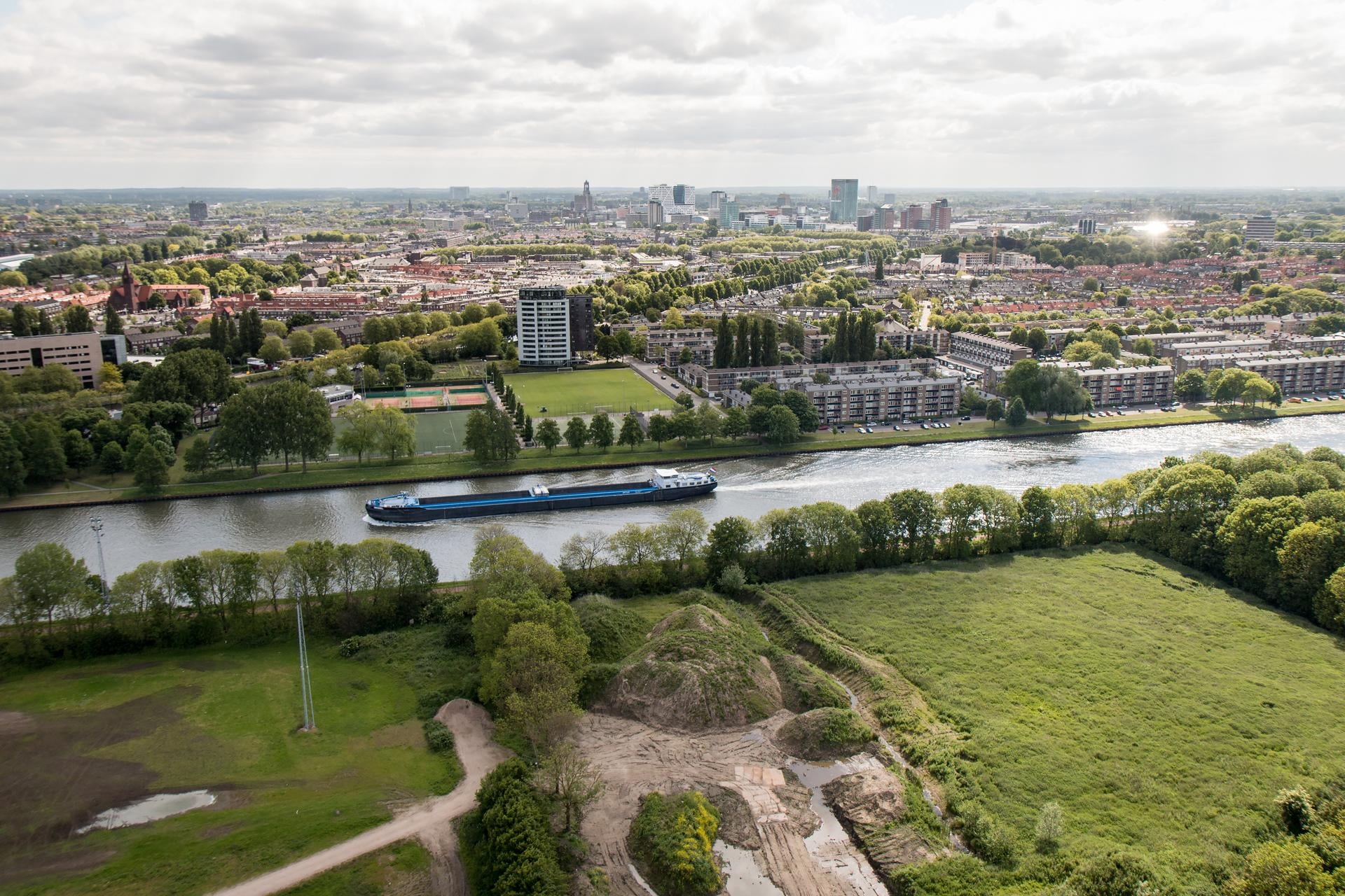 Foto van bovenaf van het Amsterdam-Rijnkanaal