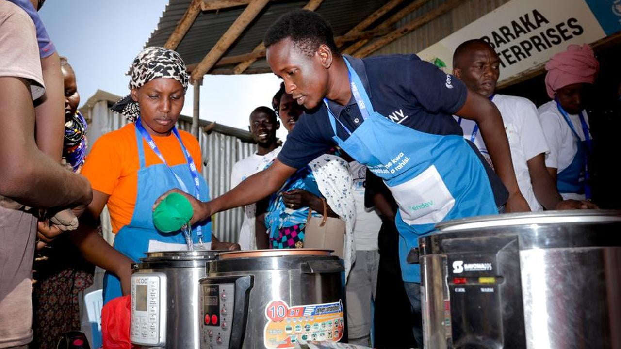 Introductie van elektrische snelkookpannen in Kakuma