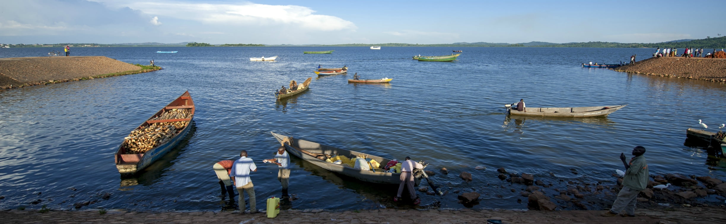 Handelaren op het Victoriameer in Oeganda