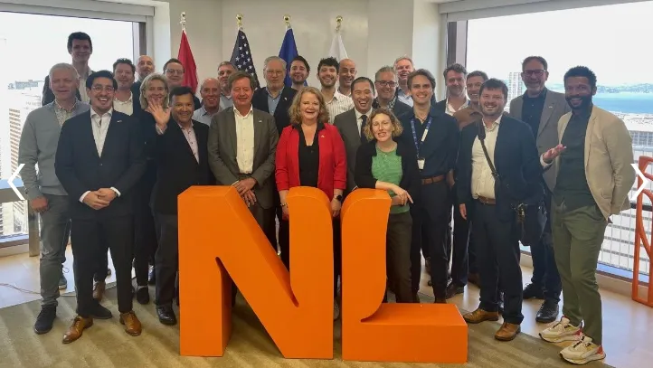 Groepsfoto van de mensen die naar de innovatiemissie VS batterij technologie zijn geweest