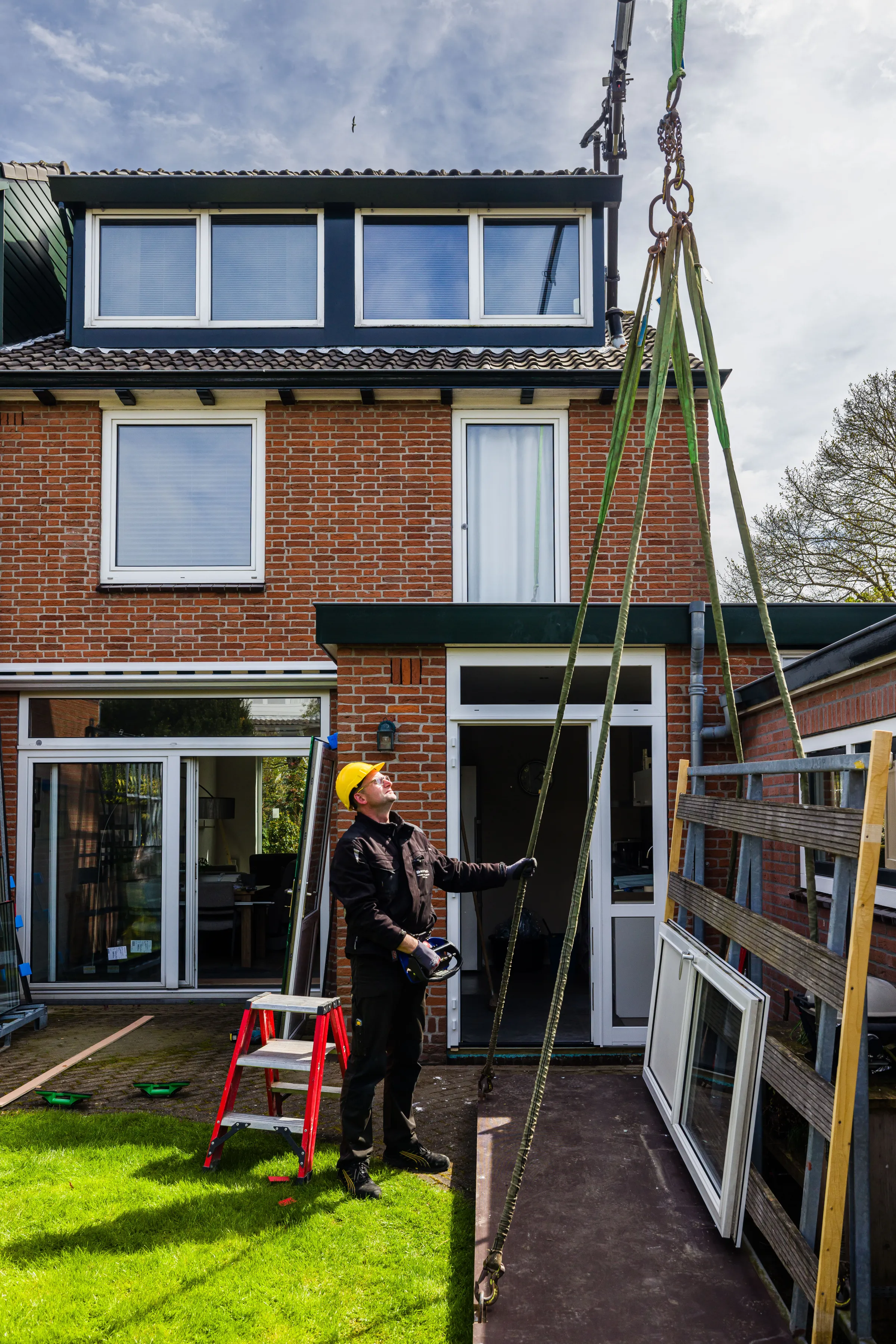 Glas wordt geplaatst in een woning