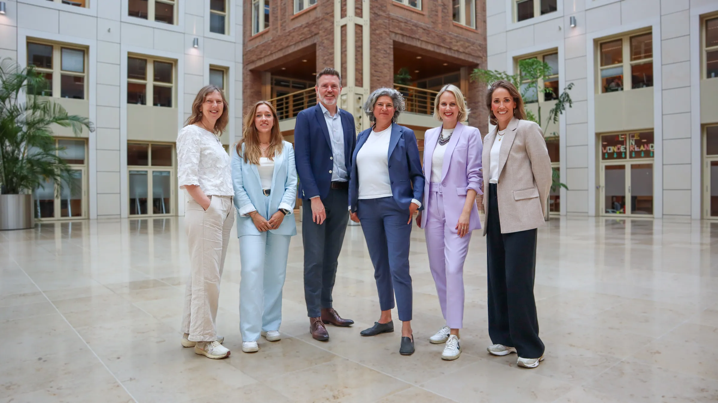 Groepsfoto met adviseurs van het steunpunt