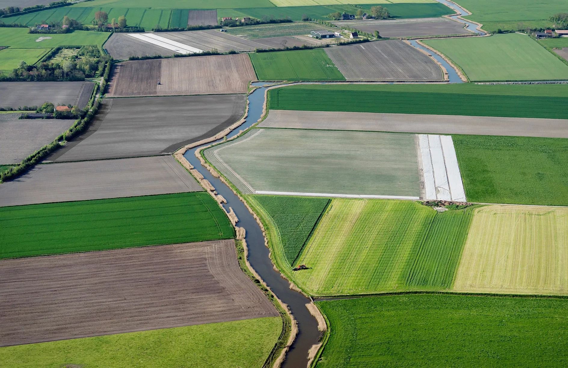 Luchtfoto met agrarische percelen