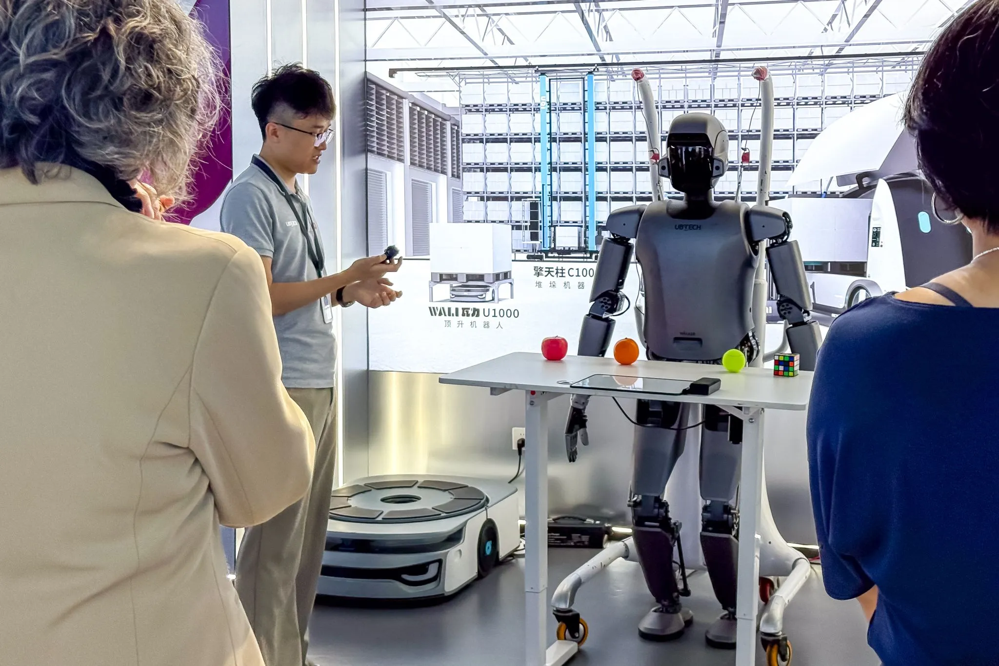 Robot-demonstratie op een beurs in China (eenmalig gebruik)