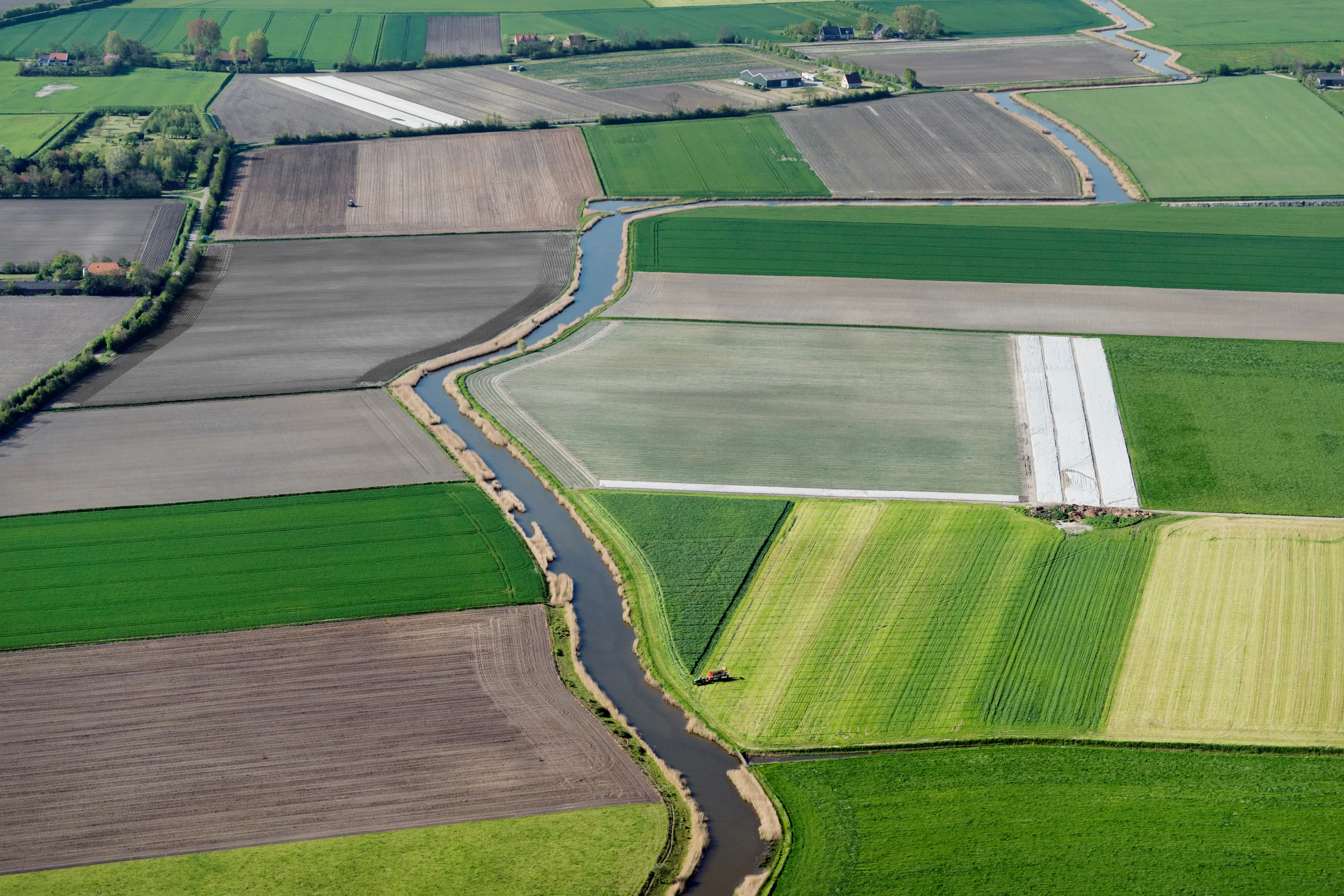 Luchtfoto van percelen met landbouwgrond
