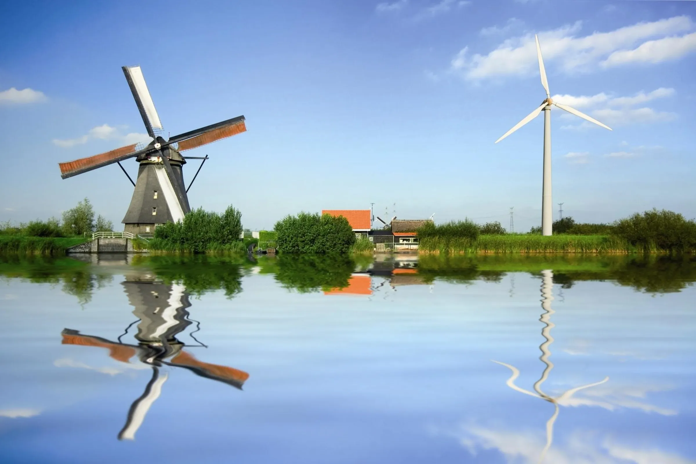oude en nieuwe windmolen