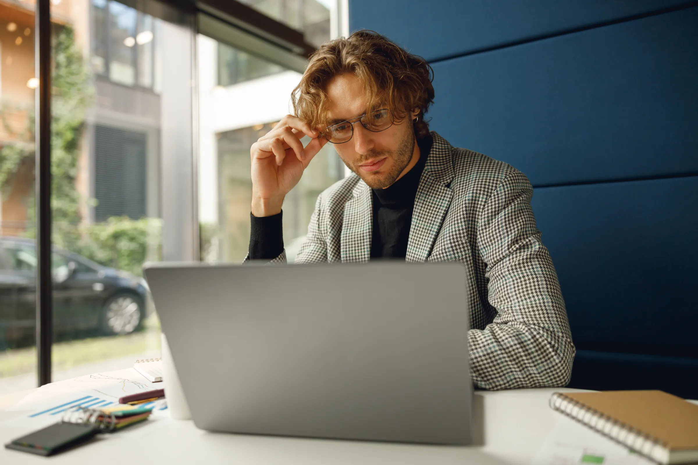 Man met laptop