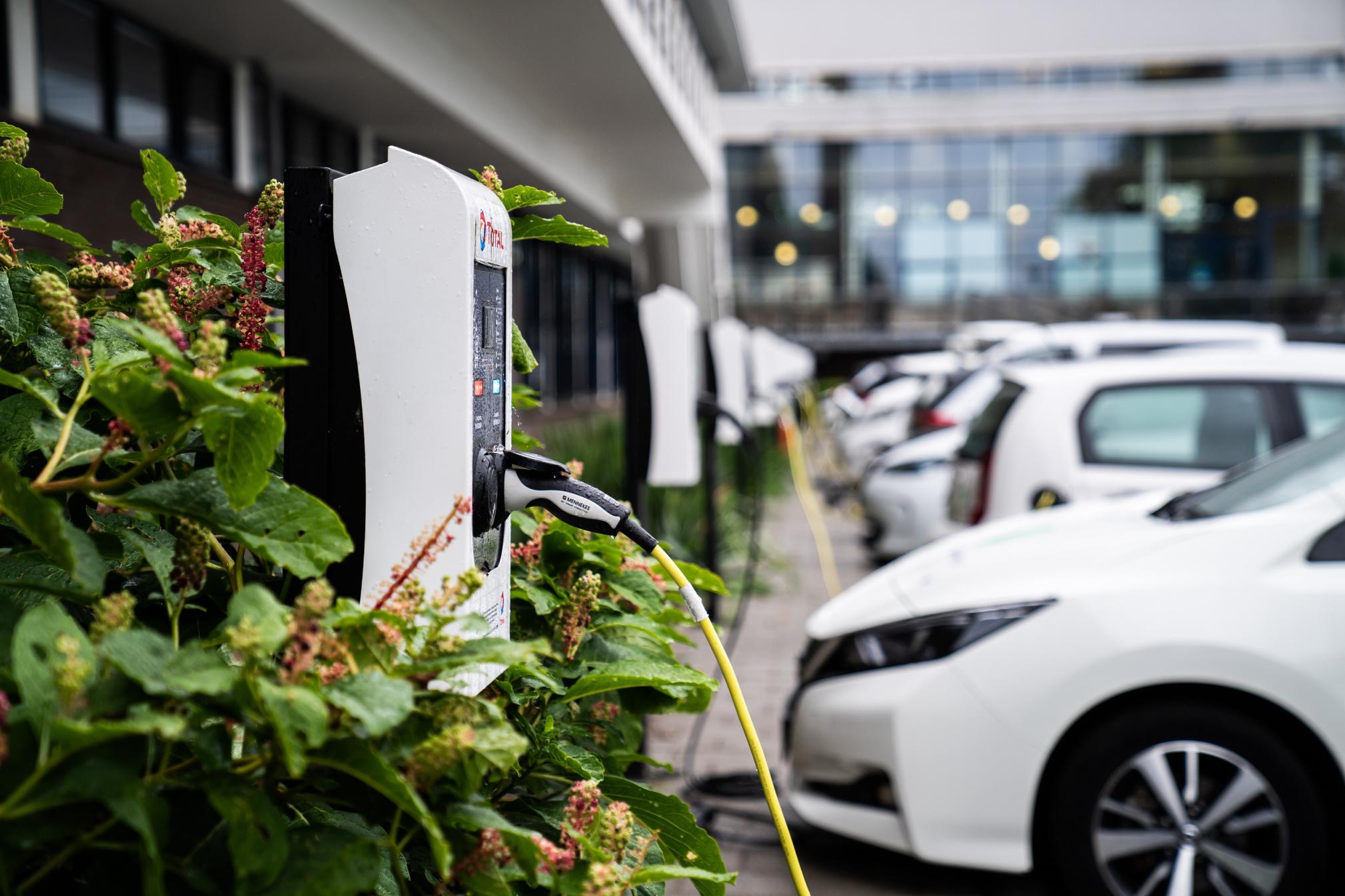 Electric Vehicels aan de laadpaal