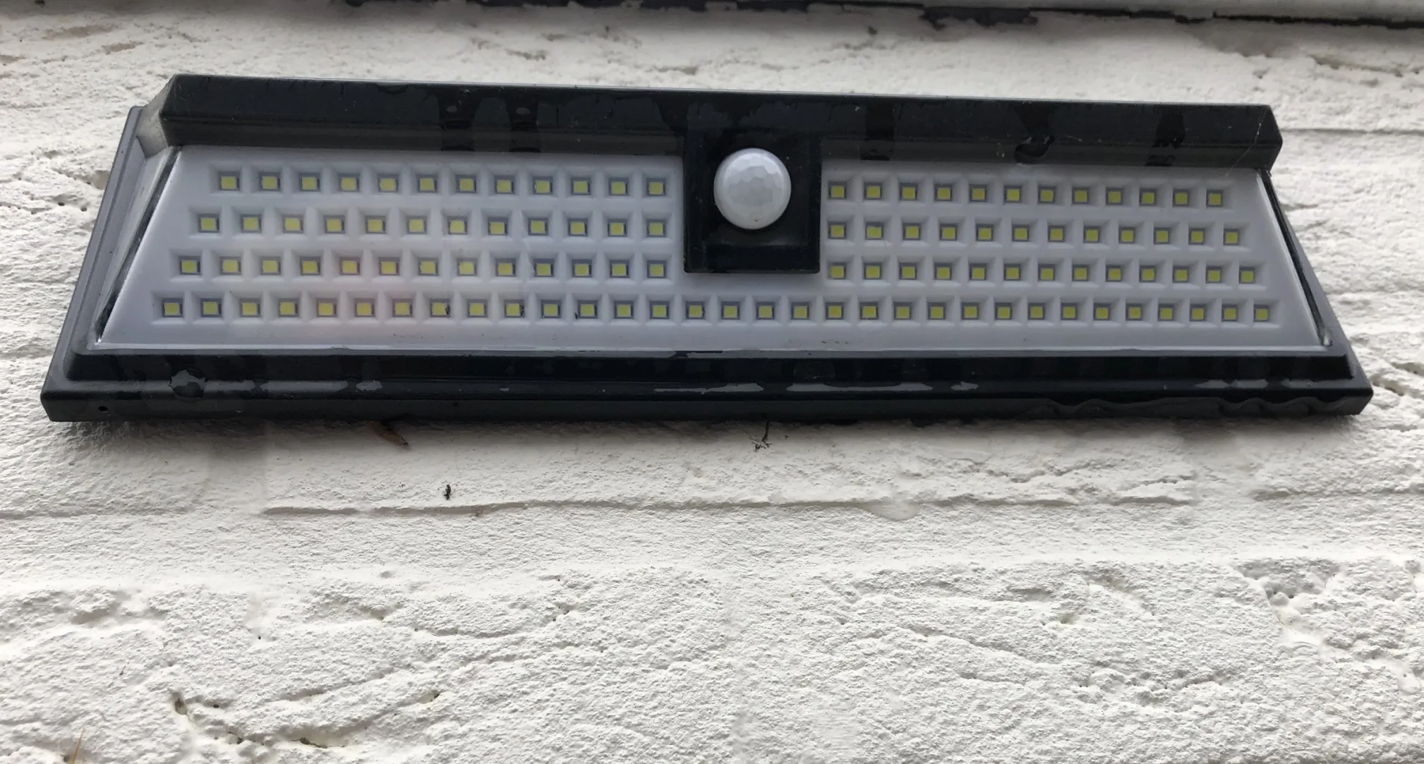 FG2 - Plaats een bewegingssensor op plaatsen waar de lampen niet altijd aan hoeven zijn - EML