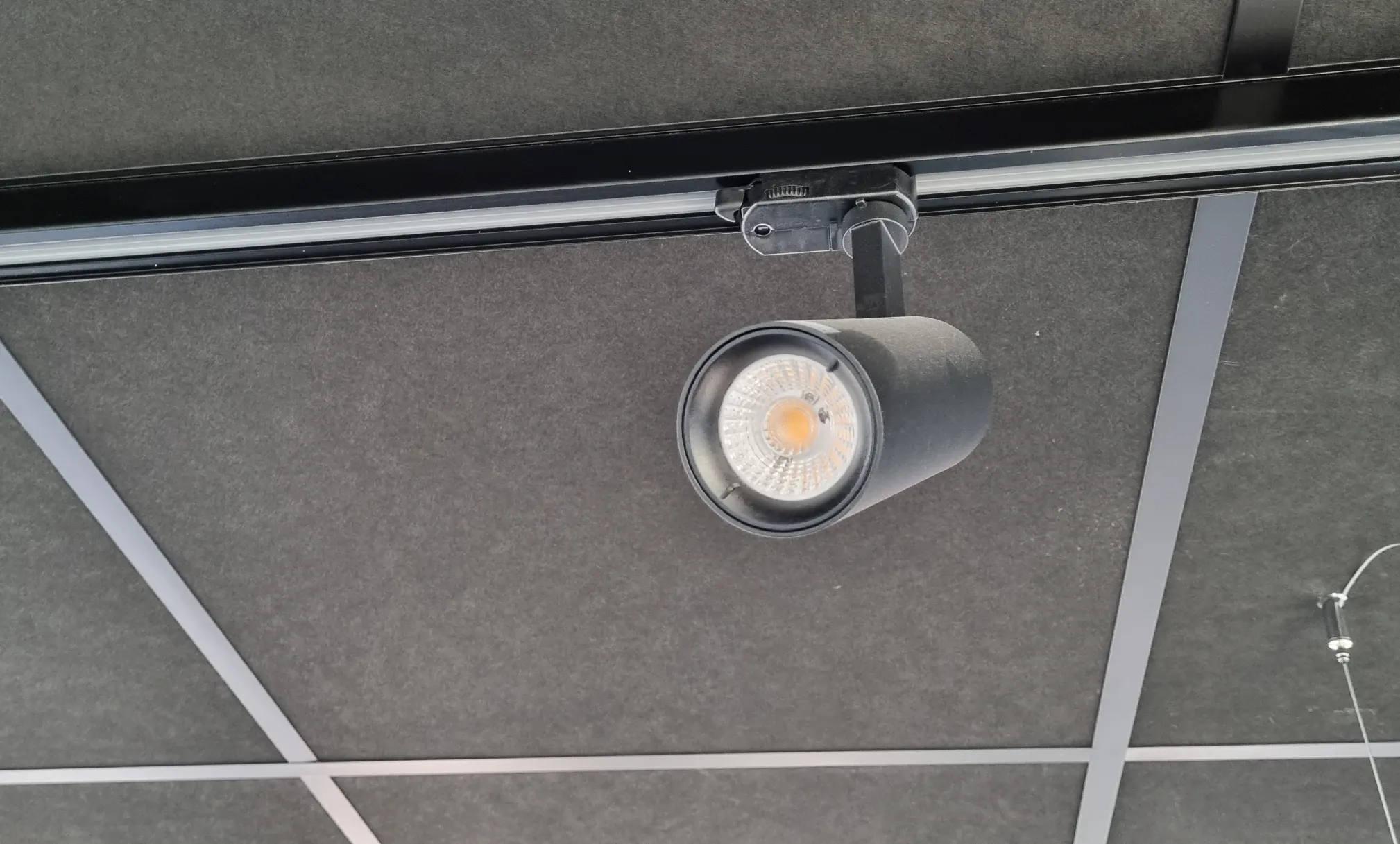 GF11 - Vervang railspots met gasontladingslampen en halogeenlampen door LED railspots - EML